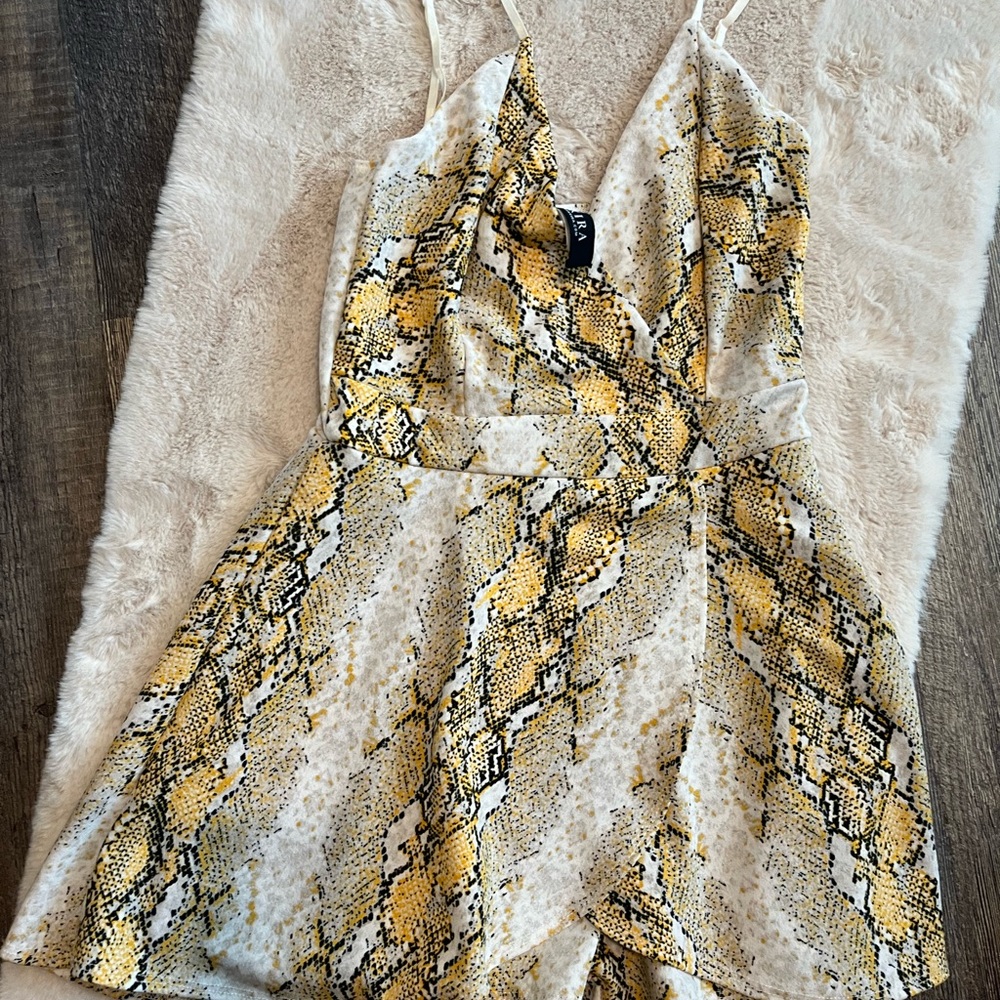 AKIRA Skort Romper in yellow and black snakeskin Women’s size Large